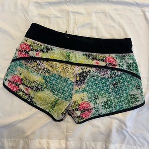 Lululemon Speed Up Low-Rise Shorts, Size 8